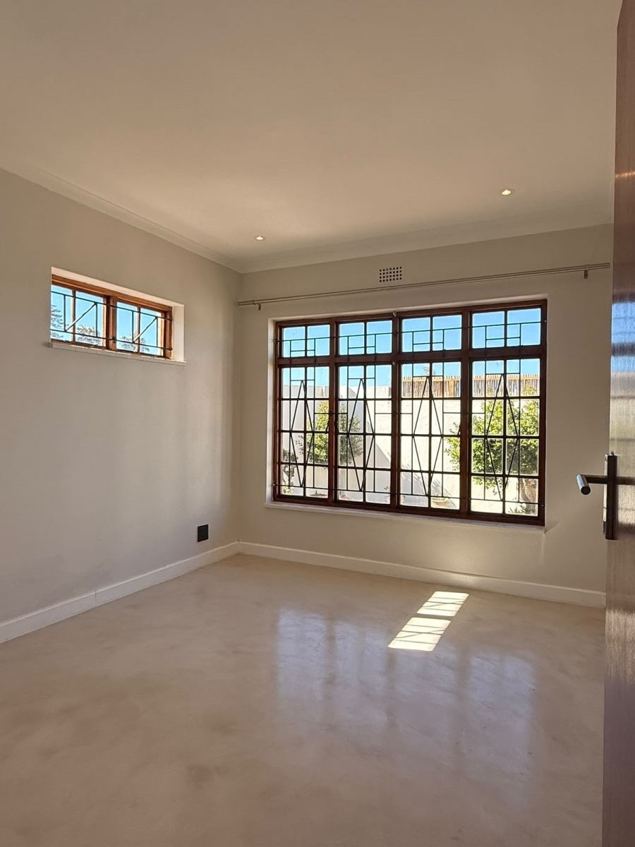 To Let 3 Bedroom Property for Rent in Lakeside Western Cape